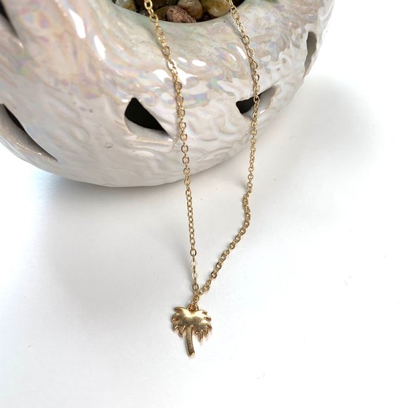 The Wild Clover Jewelry - 1 LEFT! KAYLA GOLD DAINTY PALM TREE NECKLACE